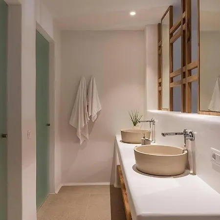 Is A Unique, Secluded Getaway ! Landhaus