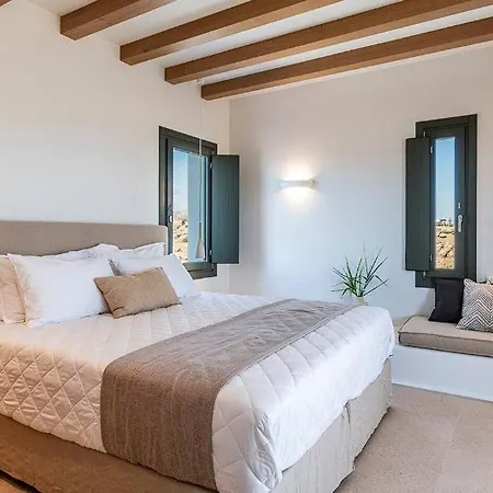 Is A Unique, Secluded Getaway ! *